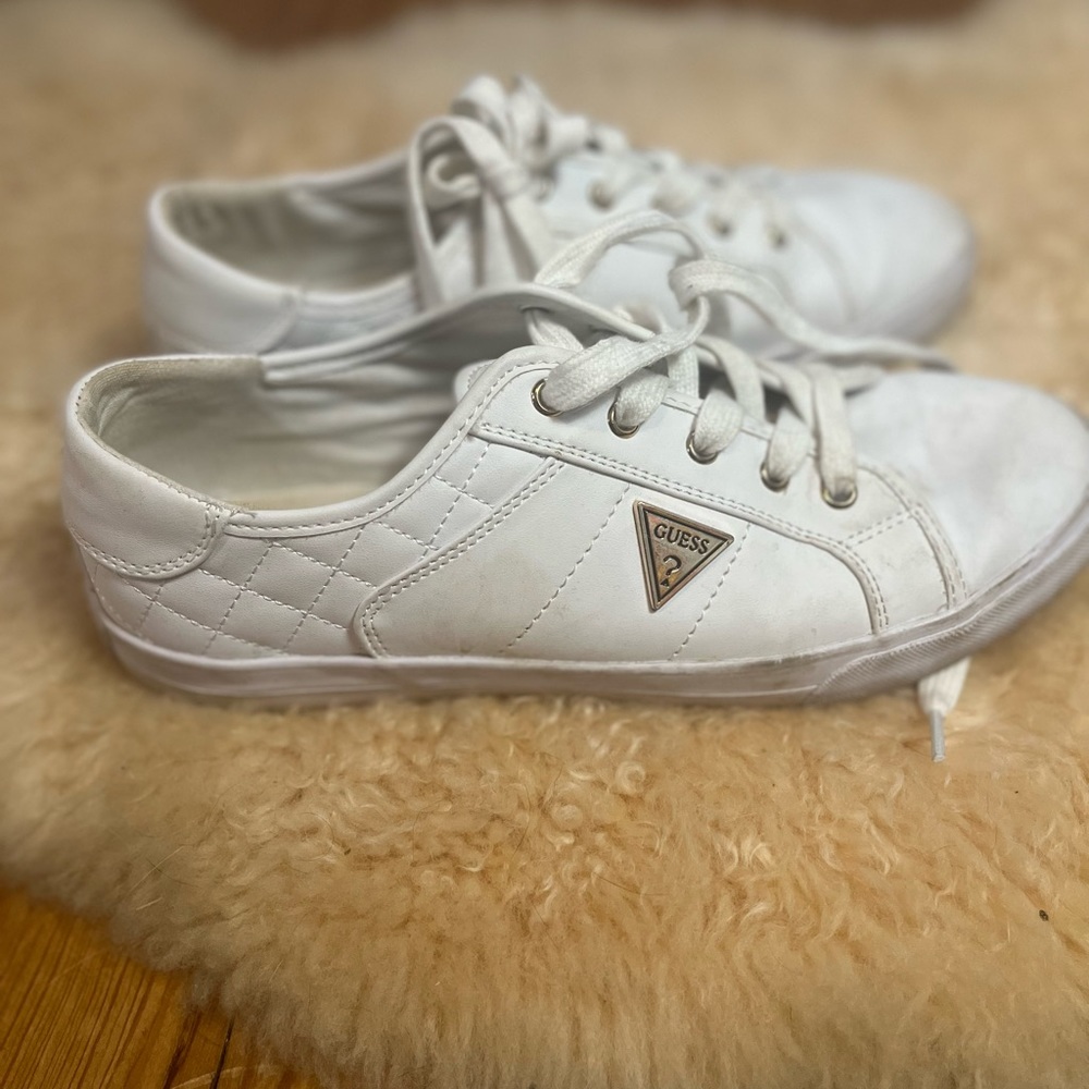 Guess white sneaks